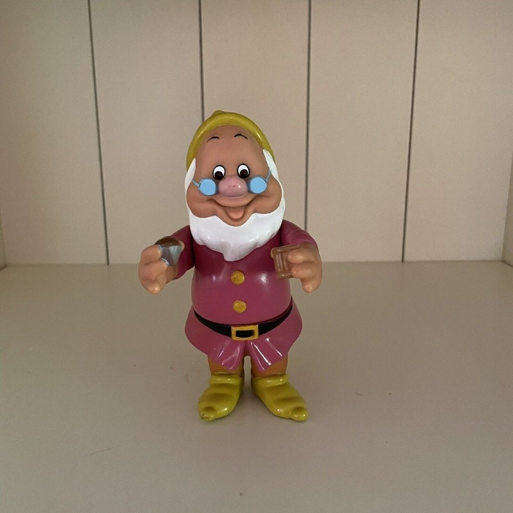 Vtg. DISNEY 1992 DOC Snow White Seven Dwarfs 6 inch Rubber Figure Thailand R2